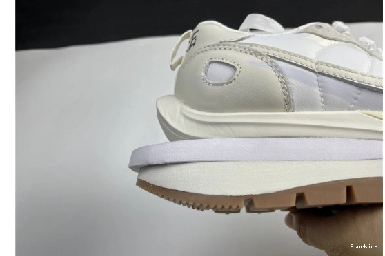Gum DD1875-100 Vaporwaffle Nike Sail Sacai 0127